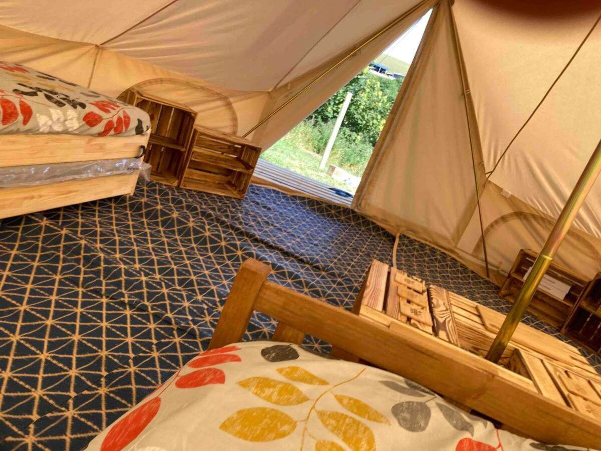Roaches Retreat Family Glampsite, Rocky Reach Bell Tent With Outdoor Adventures And Campfire Nights Upper Hulme Exteriér fotografie
