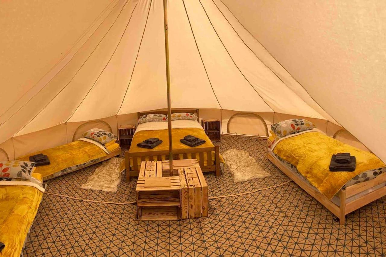 Roaches Retreat Family Glampsite, Rocky Reach Bell Tent With Outdoor Adventures And Campfire Nights Upper Hulme Exteriér fotografie