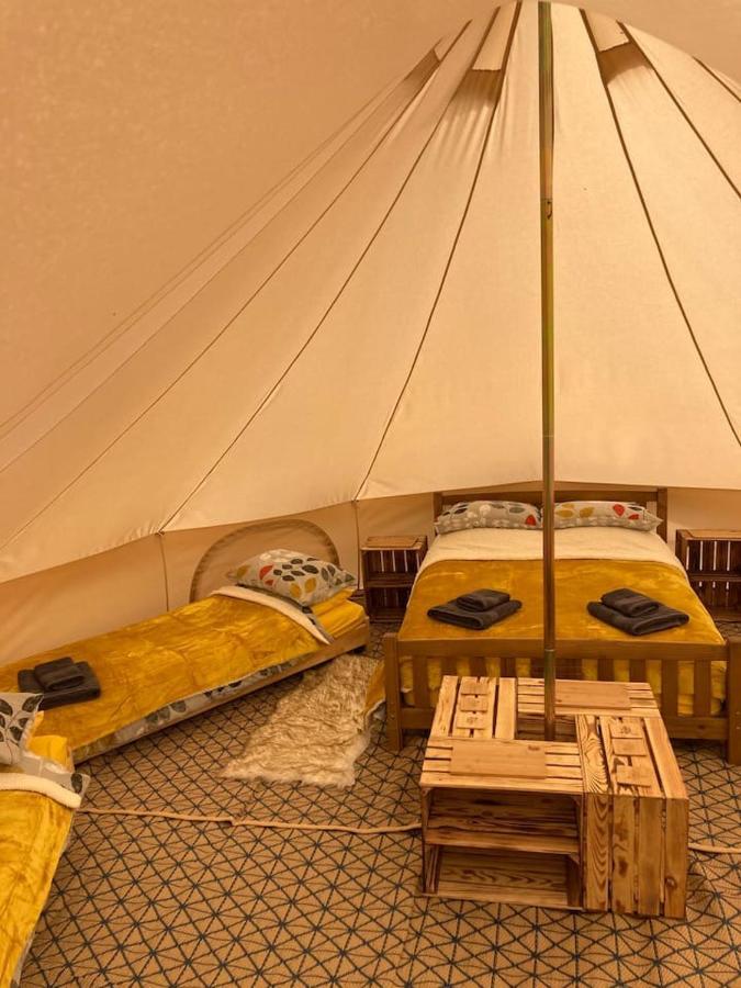 Roaches Retreat Family Glampsite, Rocky Reach Bell Tent With Outdoor Adventures And Campfire Nights Upper Hulme Exteriér fotografie
