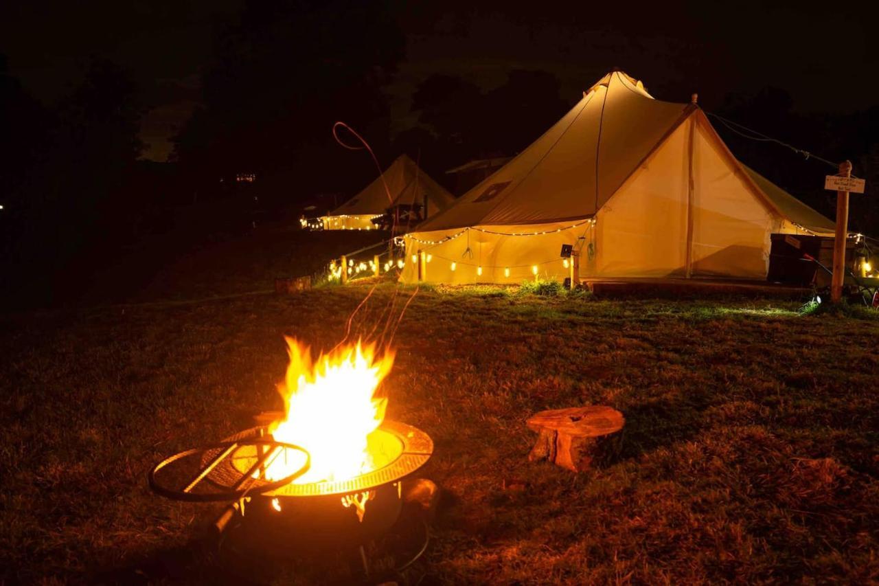 Roaches Retreat Family Glampsite, Rocky Reach Bell Tent With Outdoor Adventures And Campfire Nights Upper Hulme Exteriér fotografie