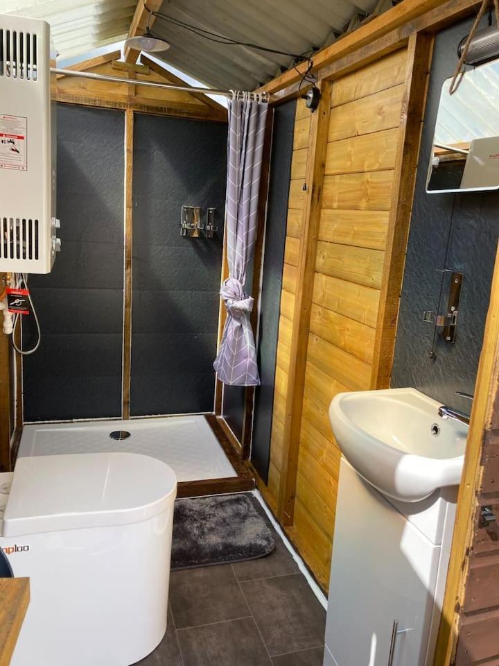 Roaches Retreat Family Glampsite, Rocky Reach Bell Tent With Outdoor Adventures And Campfire Nights Upper Hulme Exteriér fotografie