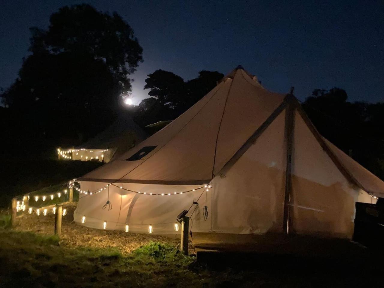 Roaches Retreat Family Glampsite, Rocky Reach Bell Tent With Outdoor Adventures And Campfire Nights Upper Hulme Exteriér fotografie
