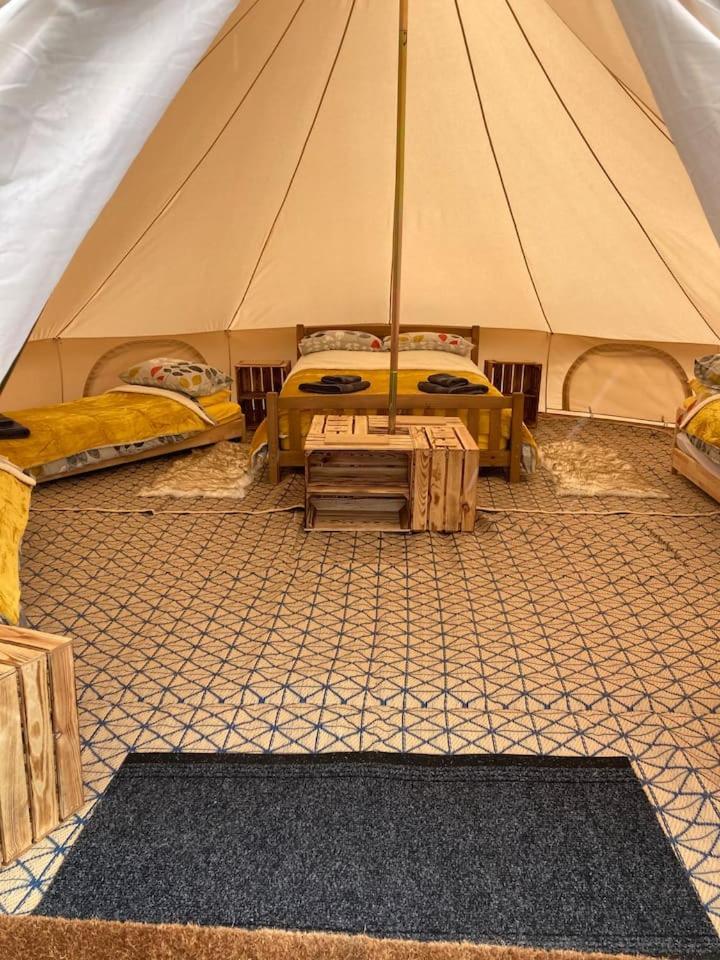 Roaches Retreat Family Glampsite, Rocky Reach Bell Tent With Outdoor Adventures And Campfire Nights Upper Hulme Exteriér fotografie
