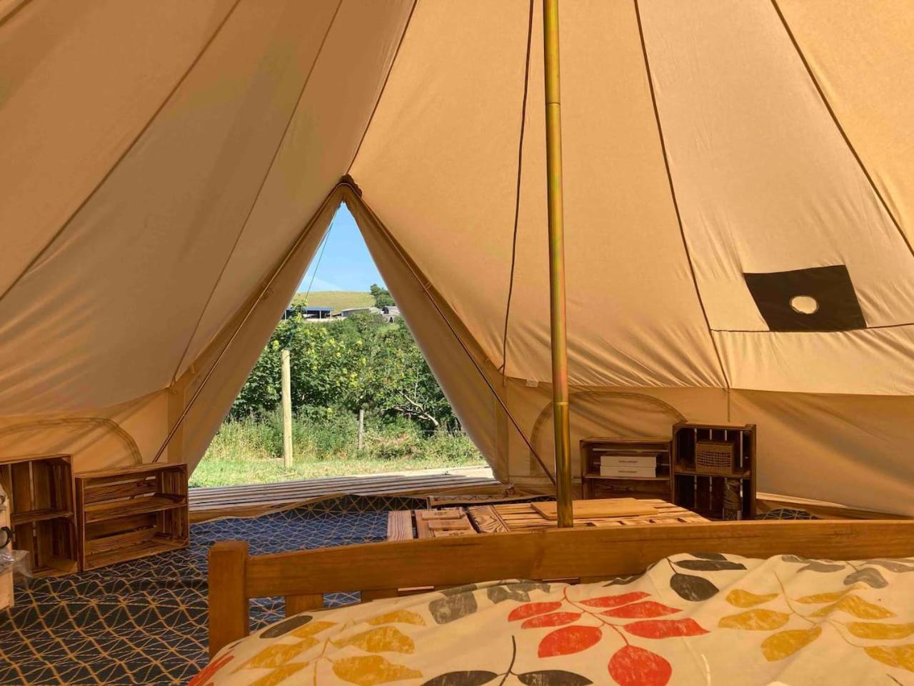 Roaches Retreat Family Glampsite, Rocky Reach Bell Tent With Outdoor Adventures And Campfire Nights Upper Hulme Exteriér fotografie