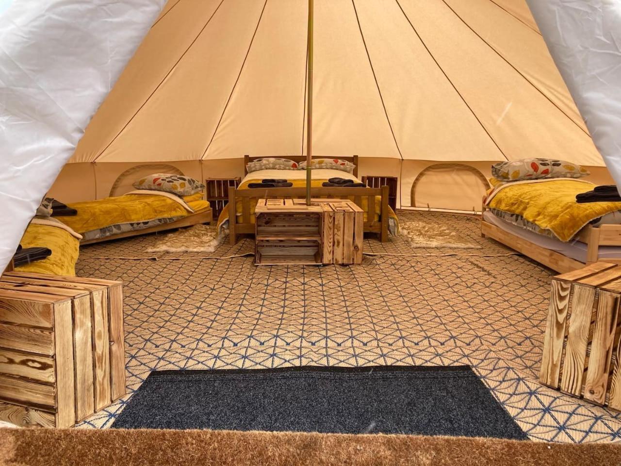 Roaches Retreat Family Glampsite, Rocky Reach Bell Tent With Outdoor Adventures And Campfire Nights Upper Hulme Exteriér fotografie